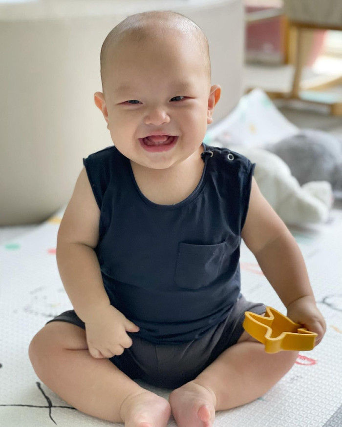 Hồ Ngọc Hà chia sẻ một trong những sắc thái trong ngày của con trai út Leon.