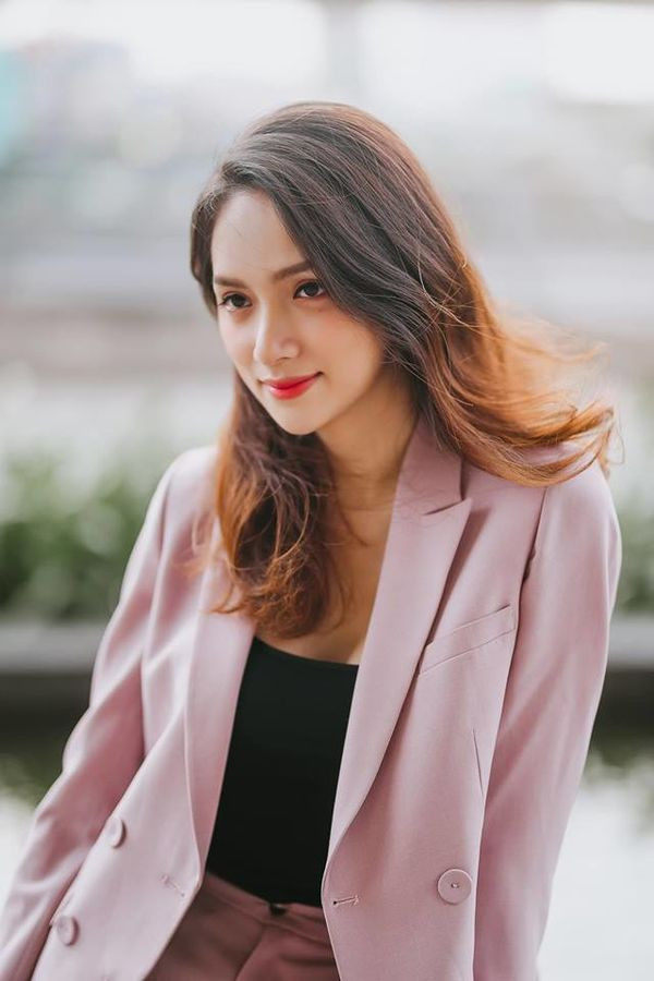 Hương Giang vẫn im ắng cho đến nay.