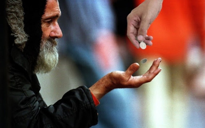 Người đàn ông ăn xin để lại 1,2 triệu USD sau khi chết, con trai biết tin liền ngất xỉu Ảnh 2