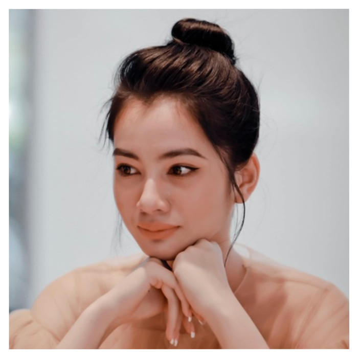 Cẩm Đam chia sẻ dòng trạng thái đầy tâm trạng về bản thân.