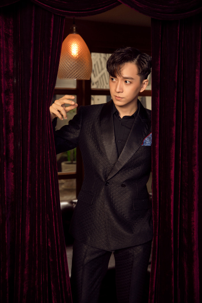 Mừng tuổi mới, Ngô Kiến Huy hóa quý ông lịch lãm khiến fan 'xỉu up xỉu down' Ảnh 8