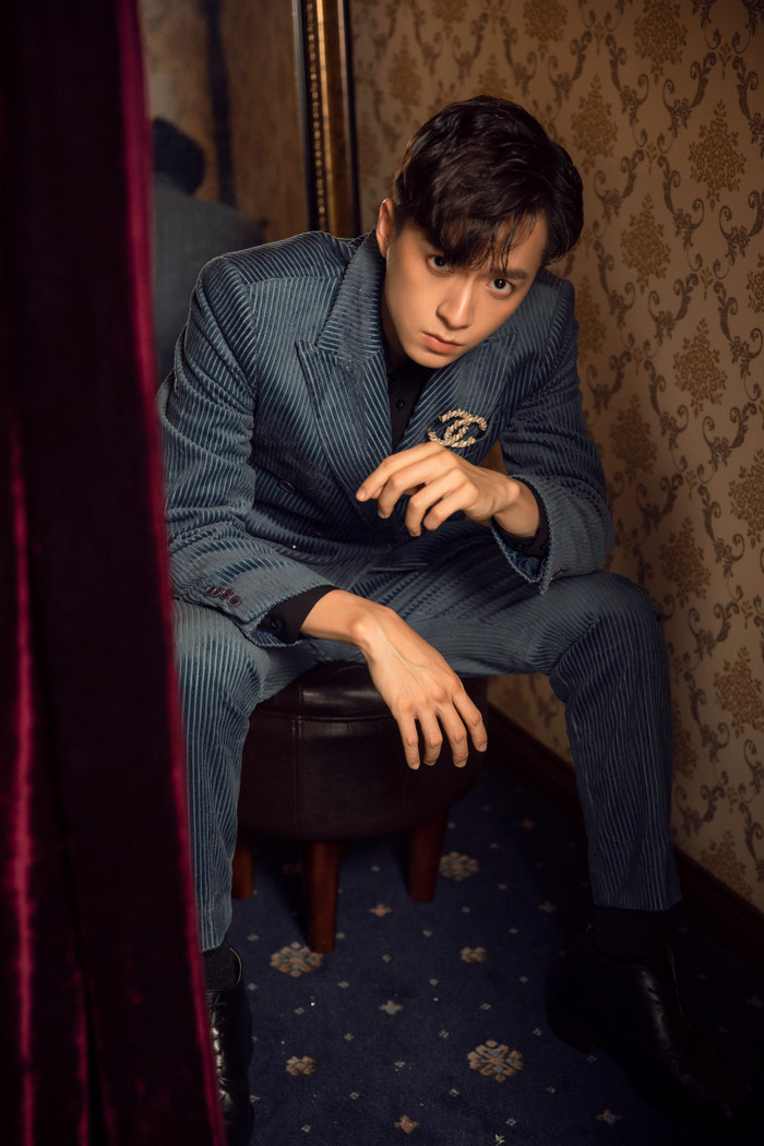 Mừng tuổi mới, Ngô Kiến Huy hóa quý ông lịch lãm khiến fan 'xỉu up xỉu down' Ảnh 3