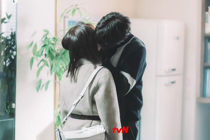 Bất chấp Lee Hyeri đã có bạn trai, fan vẫn đẩy thuyền với Jang Ki Yong