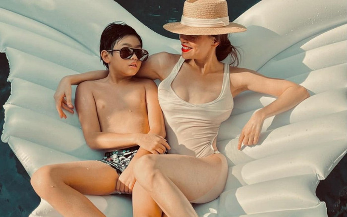 Hồ Ngọc Hà khoe cặp chân dài siêu phẩm khi đi bơi cùng Subeo Ảnh 2