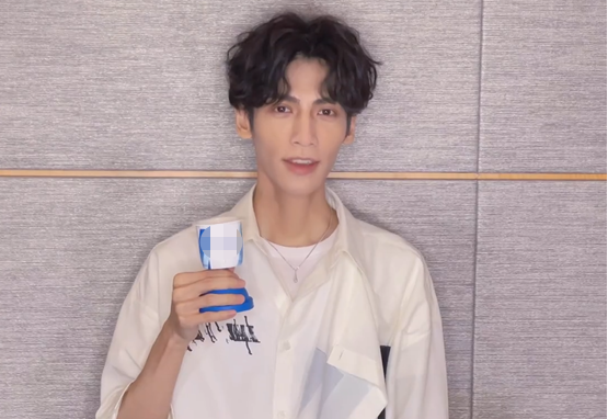 Thân hình gầy gò, gương mặt hốc hác của La Vân Hi đáng báo động.