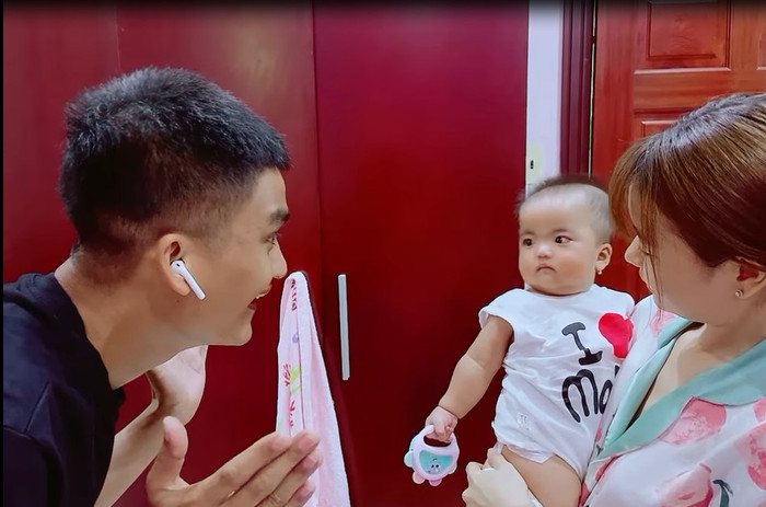 Biểu cảm 'cực căng' của bé Minnie khiến cộng đồng mạng thích thú.