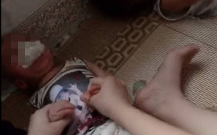 Bộ GD&ĐT yêu cầu làm rõ vụ trẻ mầm non bị người phụ nữ nhét giẻ vào miệng ở Thái Bình Ảnh 2