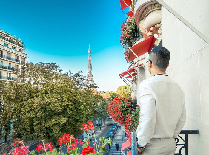 Trong chuyến đi Pháp năm 2019, Vũ Khắc Tiệp từng mặc qua chiếc áo này.