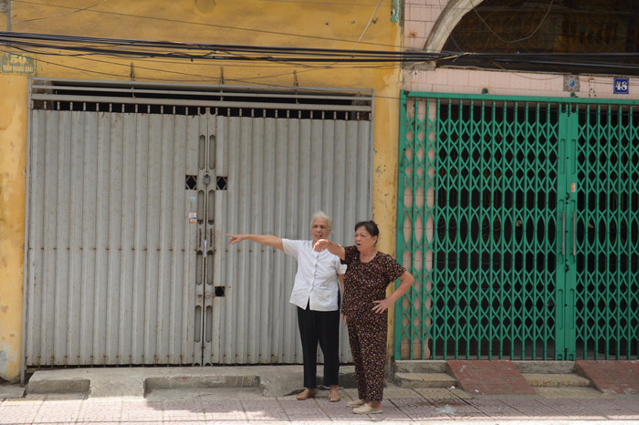 Người dân bàng hoàng trước vụ việc.