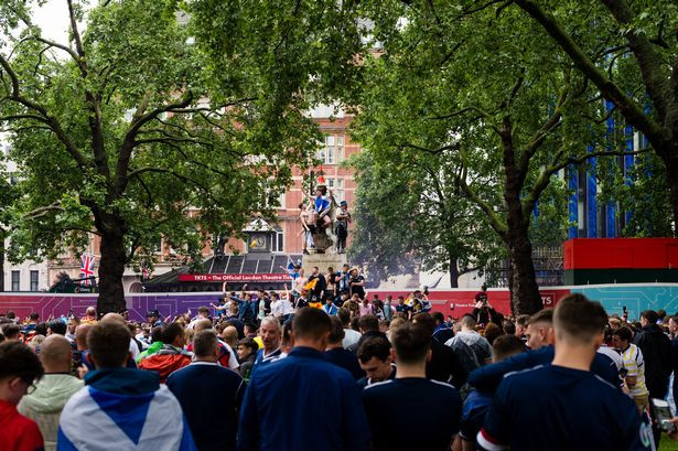 Hậu 'cơn sốt' EURO 2020, Scotland bùng phát Covid-19 trên diện rộng Ảnh 6