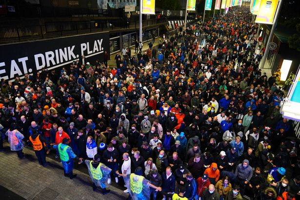 Hậu 'cơn sốt' EURO 2020, Scotland bùng phát Covid-19 trên diện rộng Ảnh 3