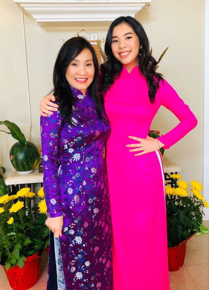 NS Hồng Đào và con gái út Sophia Minh Châu.