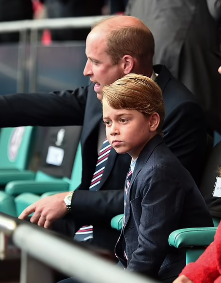 Năm 2020, George đã giữ chân cầu thủ trong đội bóng địa phương trong suốt học kỳ.