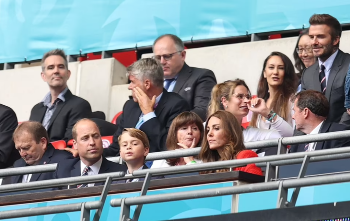 Trận đấu trực tiếp đầu tiên mà George xem cùng cha là màn tranh tài của Aston Villa và Norwich City vào tháng 10/2019.