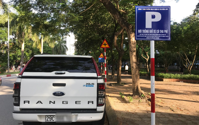 Hà Nội: Người dân 'bỗng dưng' mất phí gửi xe dưới lòng đường có vạch kẻ được dừng đỗ, chính quyền nói gì? Ảnh 2
