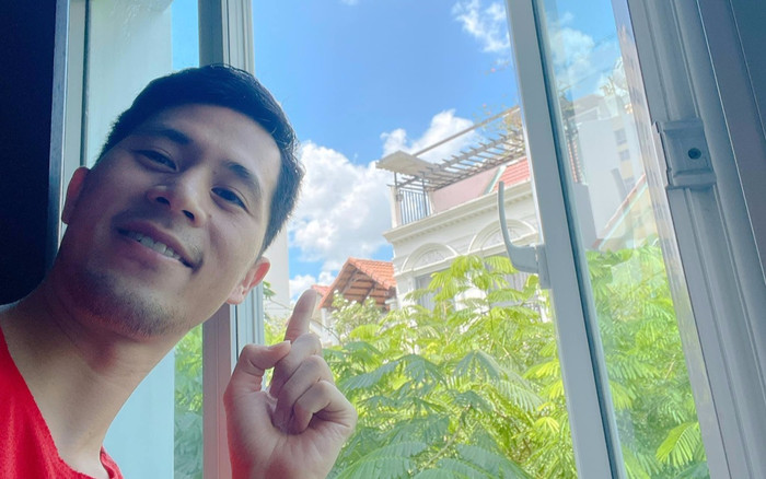 Đình Trọng xuất hiện với ngoại hình 'ông chú' nhưng biểu cảm đáng yêu mới là điều làm fangirl thích thú Ảnh 2