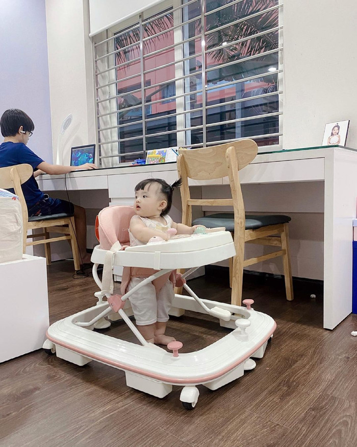 Ơ mẹ Nhi đi đâu rồi thế nhỉ?