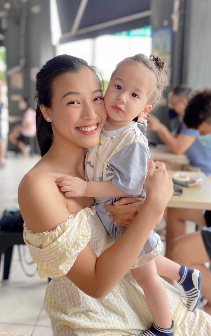 Hoàng Oanh và bé Max.