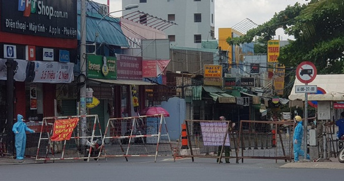 Quận Bình Tân kiến nghị UBND TP.HCM tiếp tục cho phong tỏa 3 khu phố trên địa bàn thêm 14 ngày. Ảnh: Báo Tuổi Trẻ