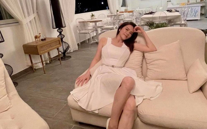 Ở nhà ngày dịch, Lý Nhã Kỳ tự tay cắm hoa, trang trí nhà cửa như cung điện sang trọng Ảnh 2