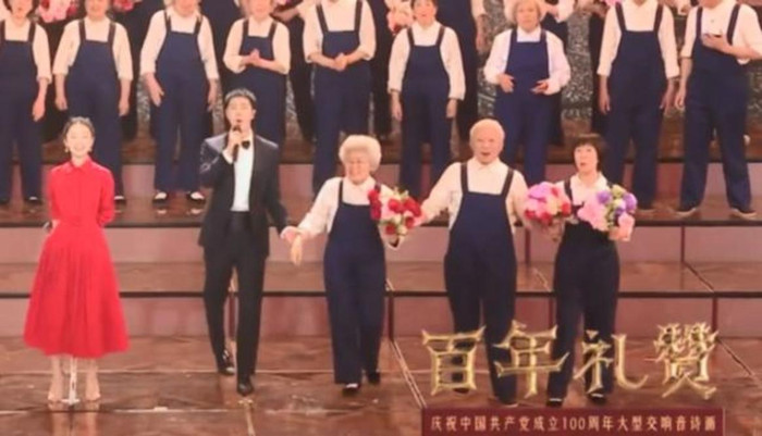 Song ca cùng Châu Đông Vũ, Vương Nhất Bác được khen ngợi vì hành động này Ảnh 5