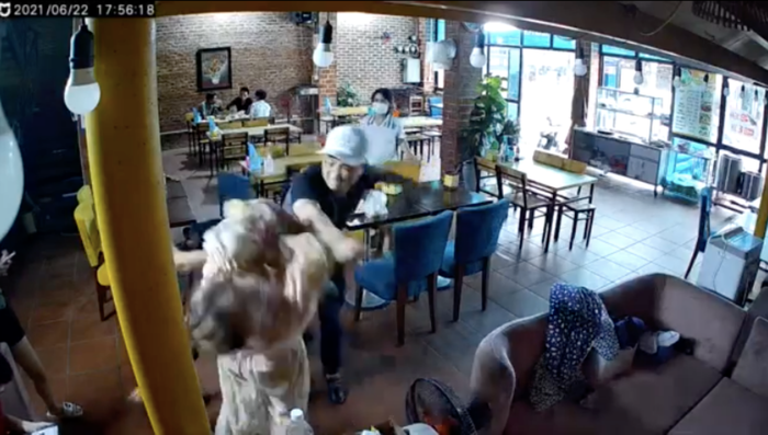 Diễn viên Hoàng Yến bị chồng cũ thứ 4 đấm thẳng vào vùng mặt.