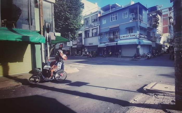 'Chuyện kì lạ' ở Sài Gòn: 'Có cây cột điện mọc ra hộp cơm' Ảnh 2