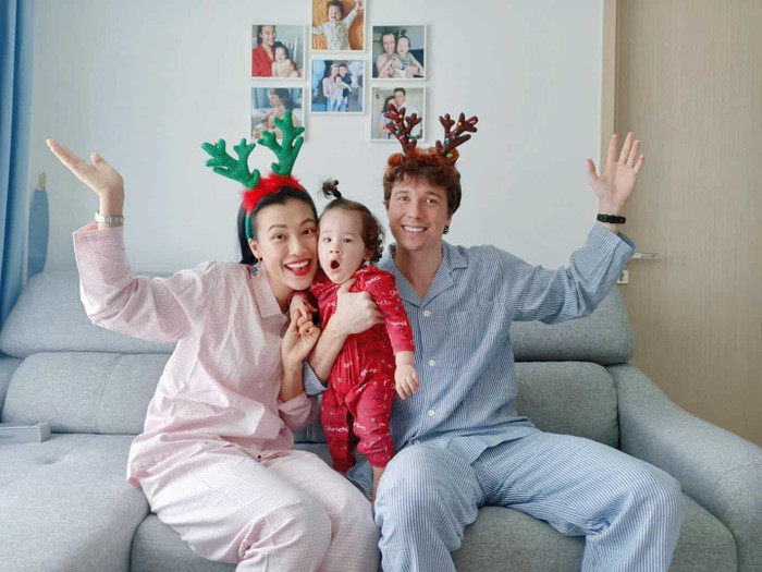 Hiện tại, hai người đang sống tại Singapore. Do tình hình dịch bệnh nên cháu trai cũng chưa được về thăm ông, bà nội.