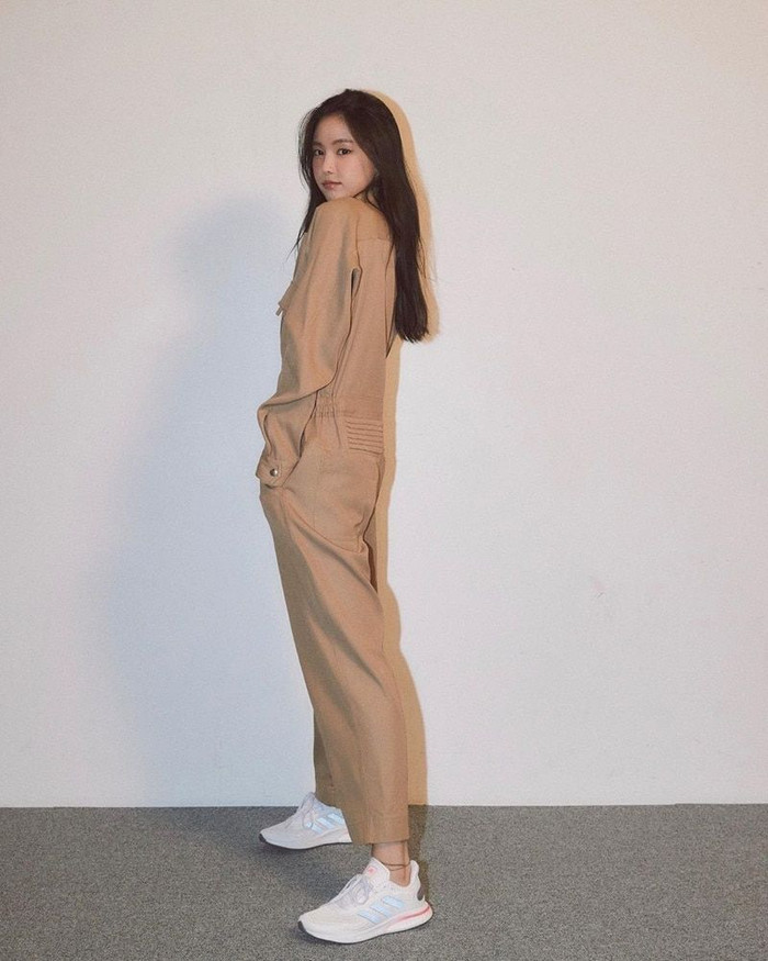 Những xu hướng chưng diện 'lên hương' nhờ được idol Kpop lăng xê Ảnh 13