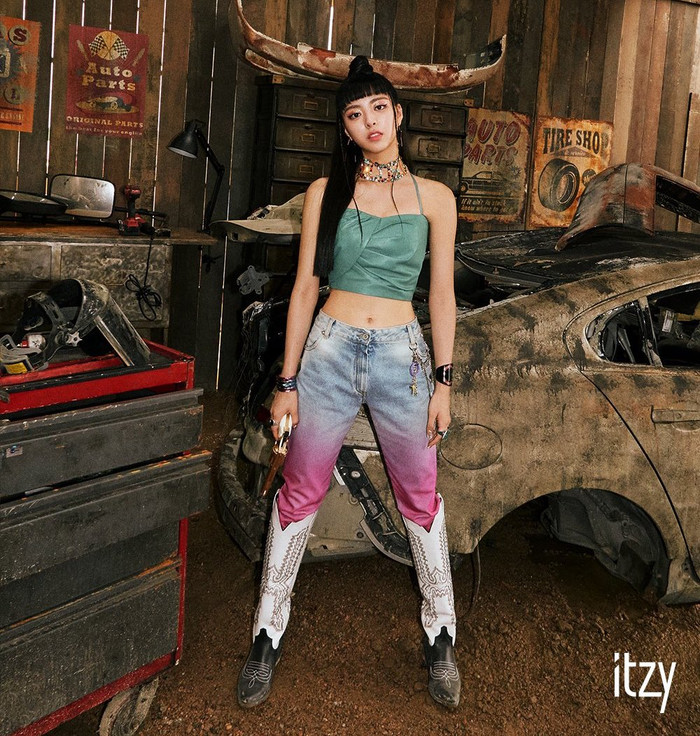 Những xu hướng chưng diện 'lên hương' nhờ được idol Kpop lăng xê Ảnh 15