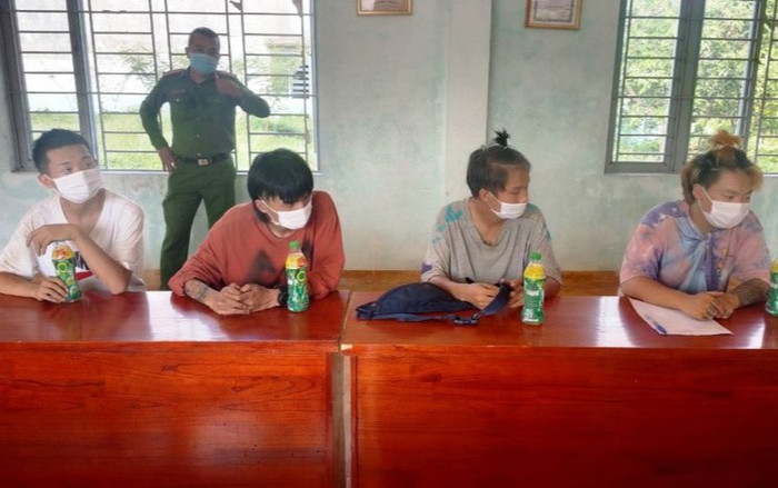 4 thanh niên Trung Quốc nhập cảnh trái phép bị người dân tố giác khi đi lang thang mua đồ ăn Ảnh 2