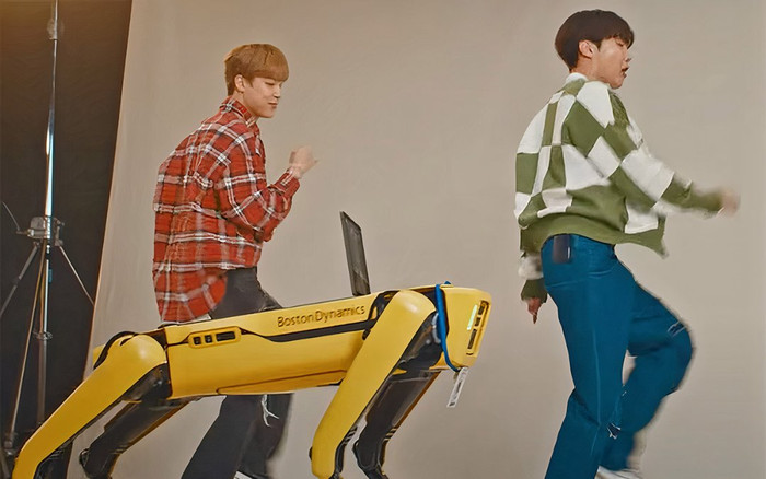 Chó robot nhảy cùng nhóm BTS trên nền nhạc I'm On It Ảnh 2