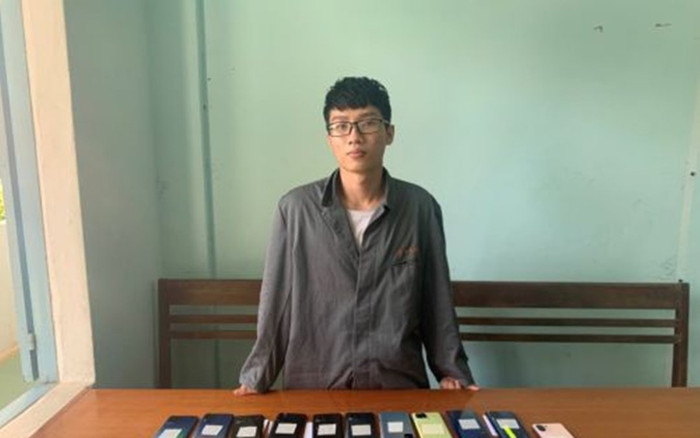 Nam nhân viên Thế giới di động trộm 23 chiếc điện thoại để tiêu xài cá nhân Ảnh 2