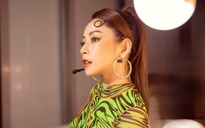 Chi Pu bỗng mê tít ca khúc tiếng Anh trên Tik Tok, chuẩn bị chuyển hệ cover nhạc nước ngoài? Ảnh 2