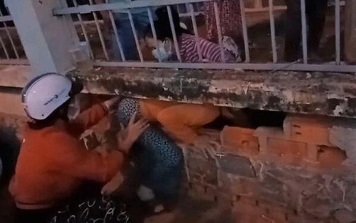 500 bệnh nhân và người nhà chui lỗ tường rào 'trốn' khỏi bệnh viện Đa khoa Bình Thuận Ảnh 2