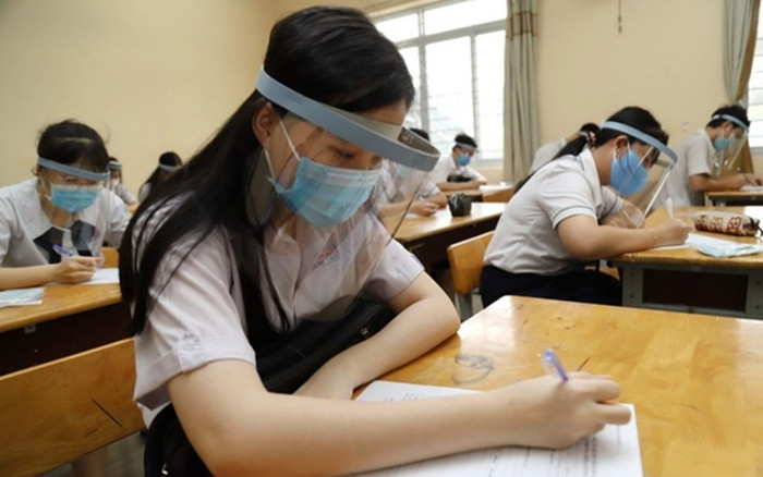 TP.HCM khuyến khích học sinh mang mũ, kính chắn giọt bắn khi đi thi tốt nghiệp THPT Ảnh 2