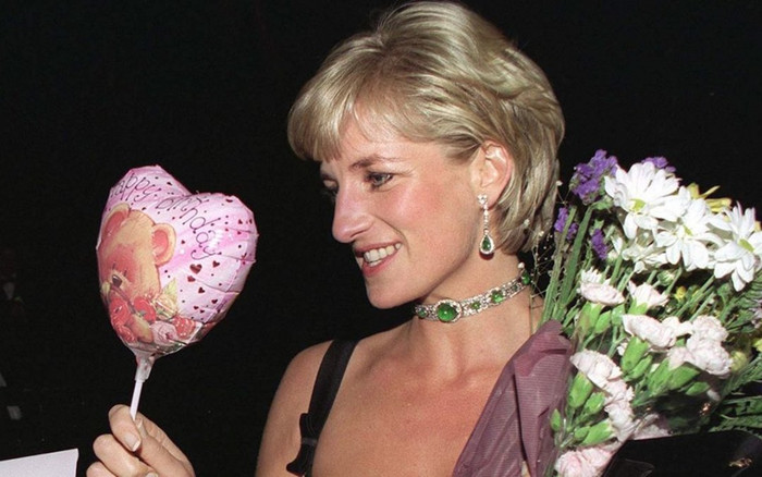Công nương Diana nhận hoa từ nhiều tỷ phú theo đuổi mình, có cả ông Trump, trong ngày sinh nhật cuối cùng Ảnh 2