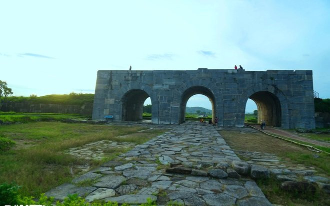 Một thoáng hoàng hôn bên công trình bằng đá độc nhất vô nhị Ảnh 2