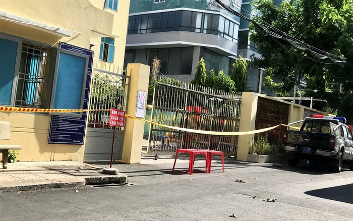 TP.HCM: Phong tỏa tạm thời UBND một phường thuộc quận Tân Phú do có cán bộ nghi nhiễm COVID-19 Ảnh 2