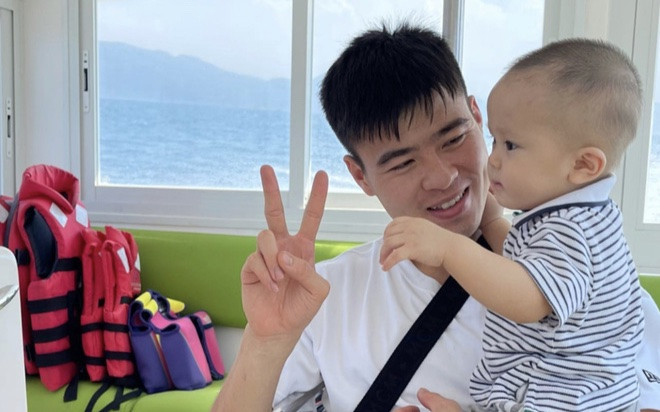 Duy Mạnh 'chuẩn chỉnh' người chồng của năm: Vừa hết cách ly đã đưa vợ con đi nghỉ dưỡng 5 sao Ảnh 2