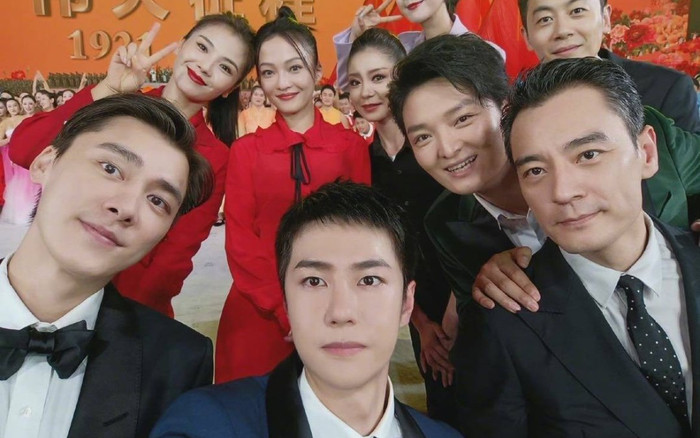 Hotsearch tối 2/7: Cuối cùng thì Lý Dịch Phong cũng chịu đăng hình selfie của Vương Nhất Bác rồi! Ảnh 2