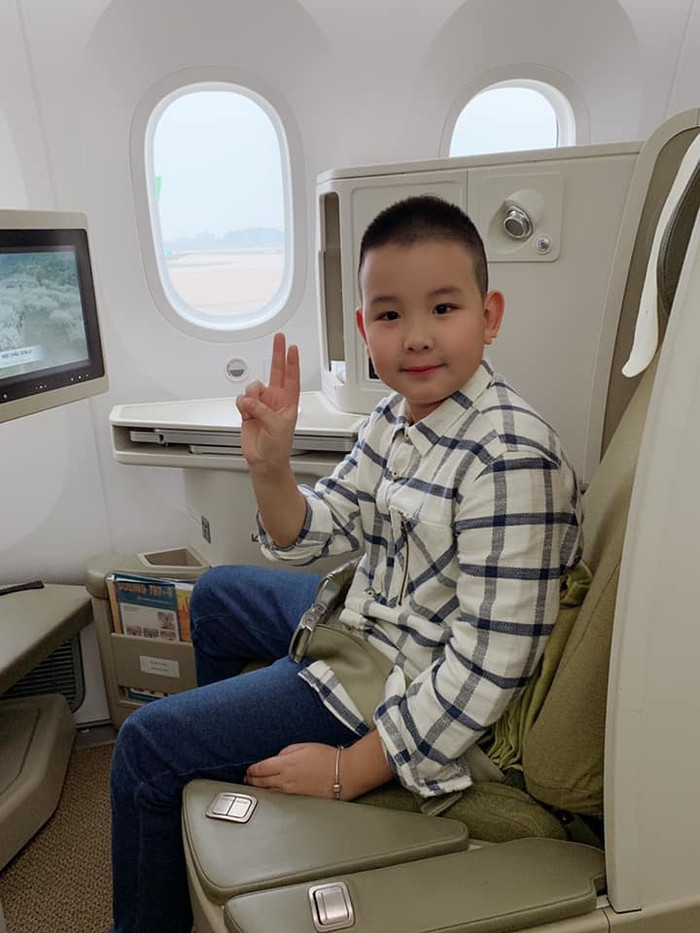 Thùy Lâm khoe clip con trai nói tiếng Anh như gió, đồng thời tiết lộ tính cách của 'nhóc tì' Ảnh 5