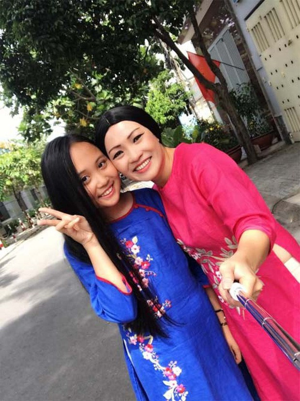 Sau khi công khai con gái, Phương Thanh cũng thường xuyên dẫn cô bé đến những buổi biểu diễn của mình.