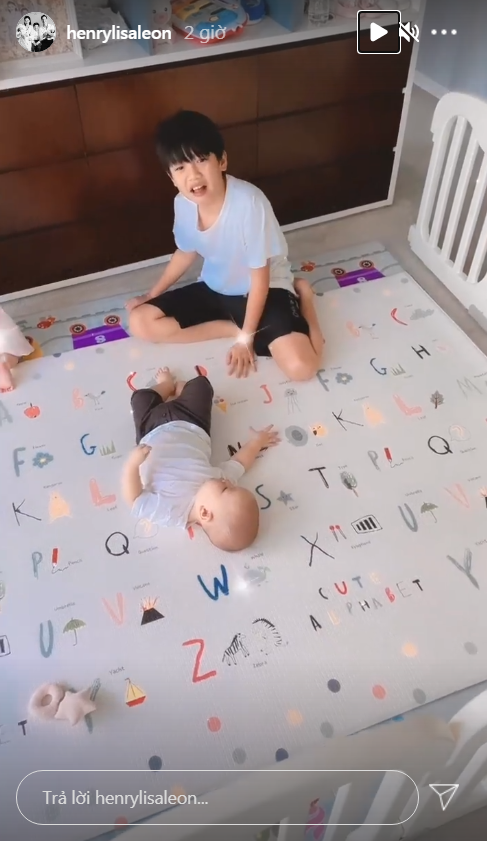 Những khoảnh khắc đáng yêu của các nhóc tì nhà Hà Hồ khiến dân tình khó lòng mà rời mắt.