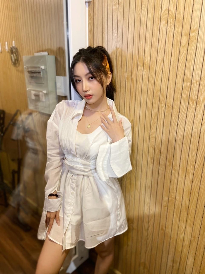 Nhìn có khác gì 'Em chưa 18' đâu chứ Orange ơi!