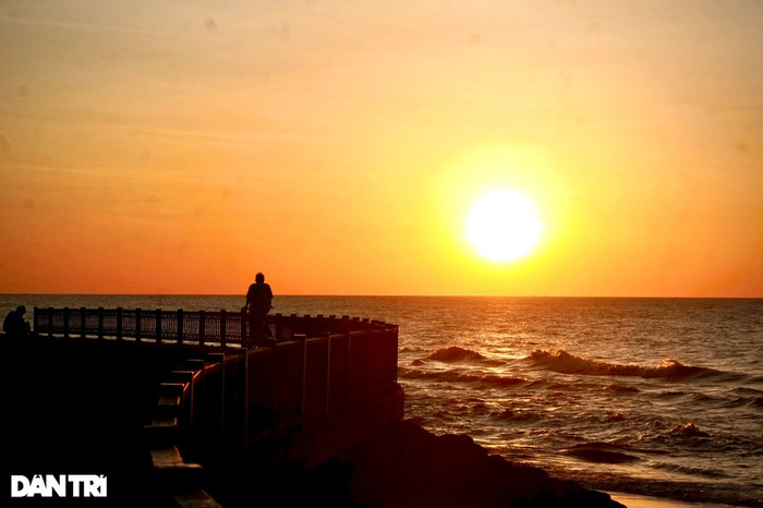 Đón bình minh trên một trong những bãi biển đẹp nhất miền Bắc Ảnh 8