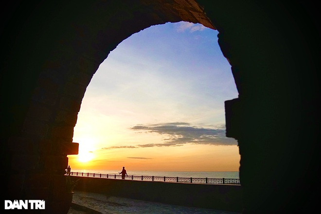 Đón bình minh trên một trong những bãi biển đẹp nhất miền Bắc Ảnh 10