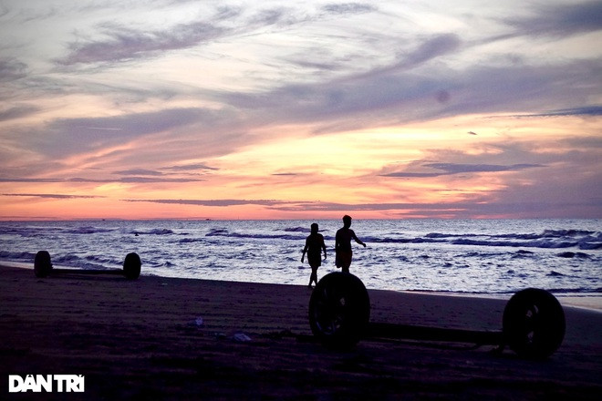 Đón bình minh trên một trong những bãi biển đẹp nhất miền Bắc Ảnh 14