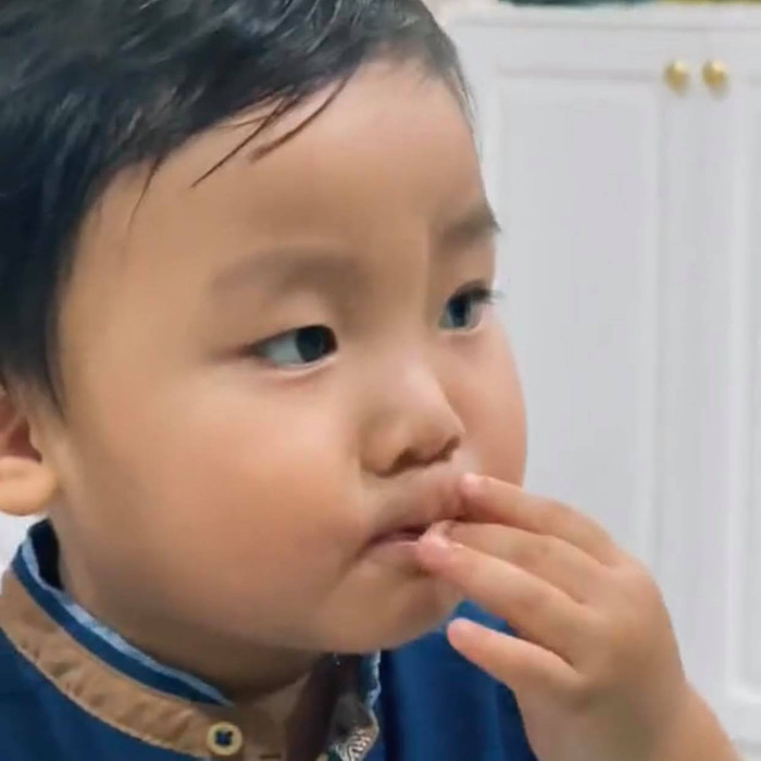 Loạt biểu cảm đòi ăn của bé Bo 'đốn tim' dân mạng.