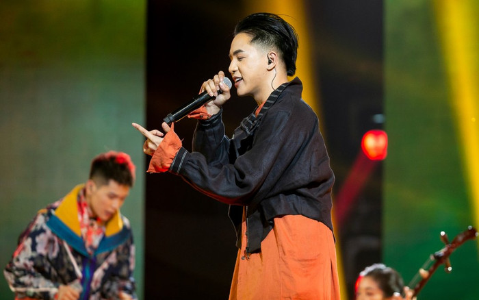 Quân A.P kết hợp cùng Weeza 'King Of Rap' trong The Heroes, tiết mục 'đỉnh của chóp' là đây chứ đâu! Ảnh 2